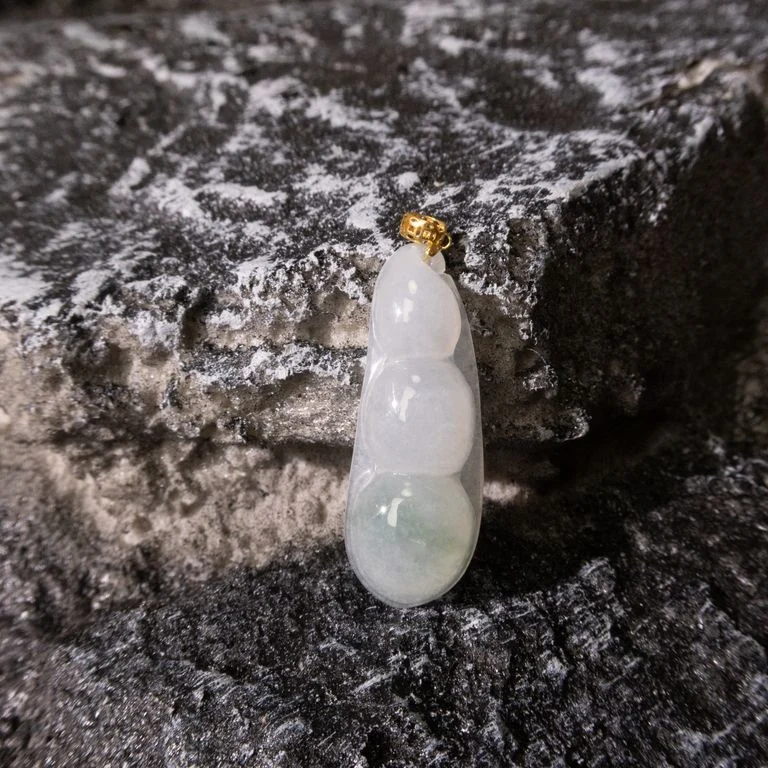 白冰飄綠花三元18K吊墜