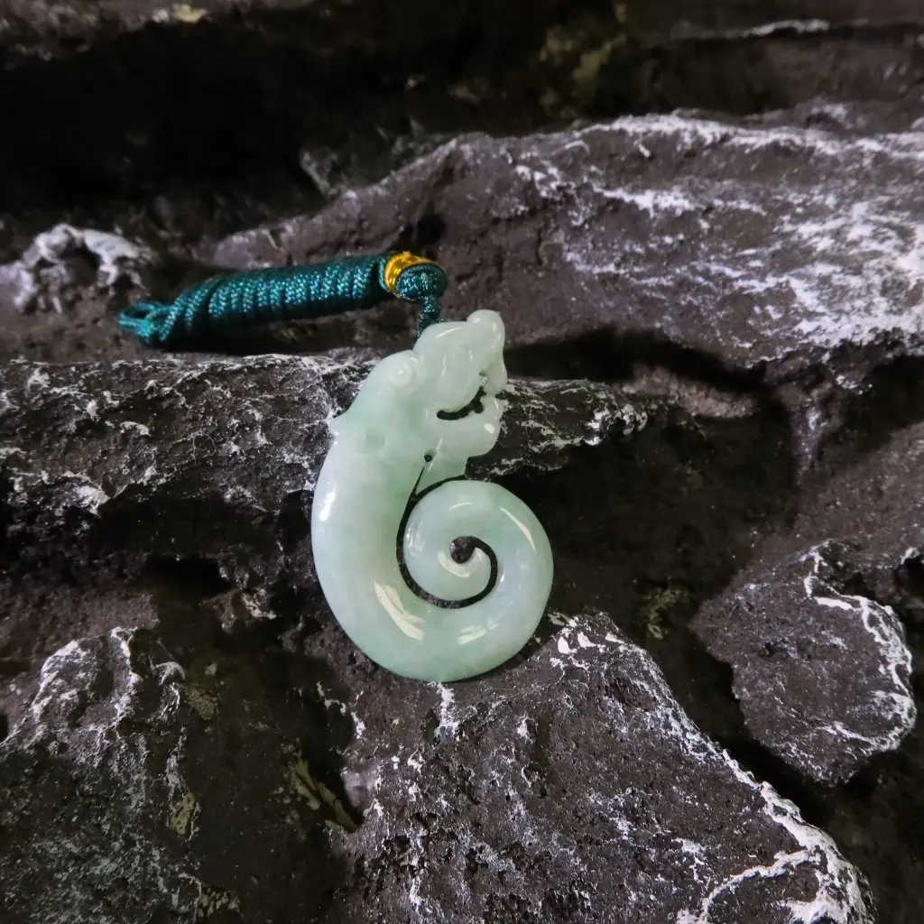 晴水草龍圖滕掛件