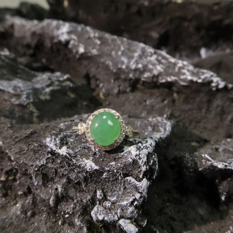 冰湖水綠滿綠蛋面戒指