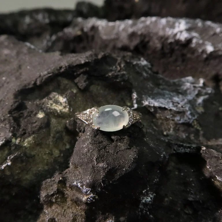 白冰幻雪蛋面戒指