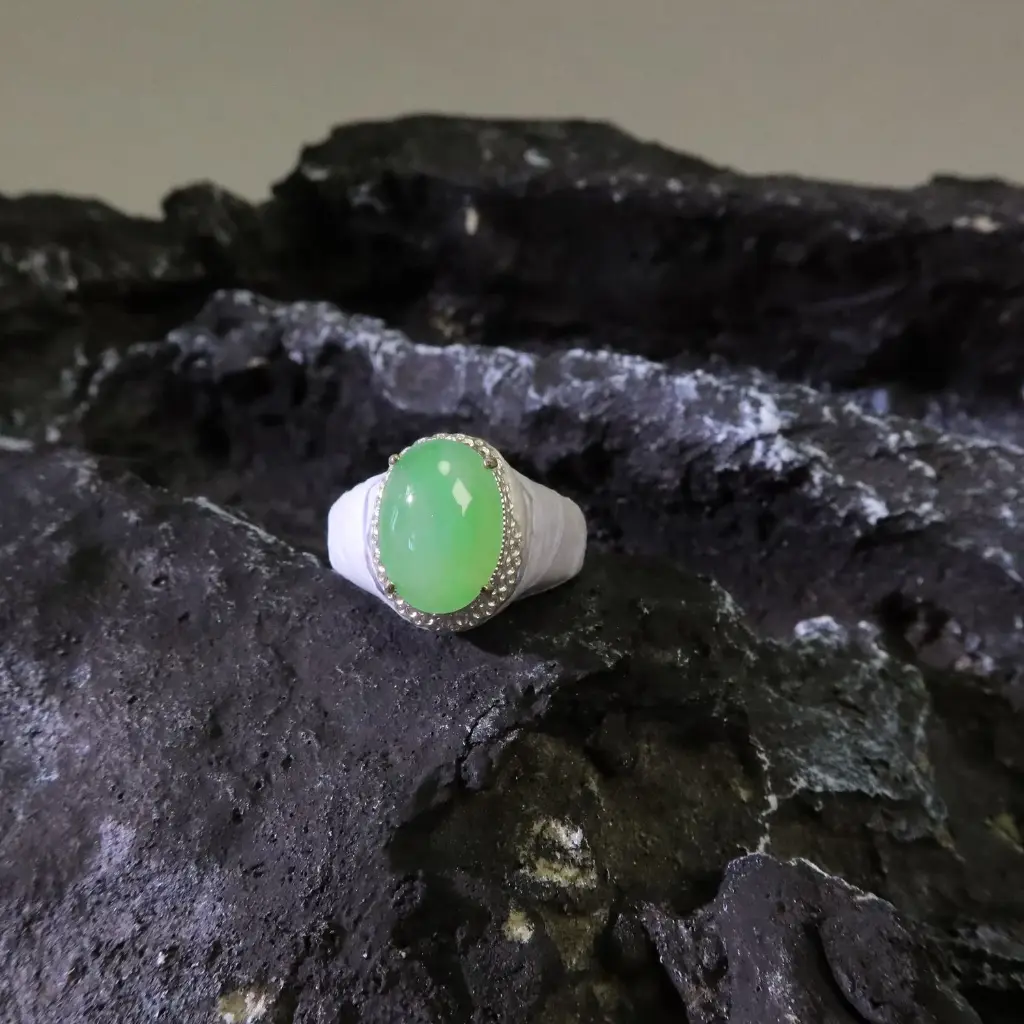 甜陽綠飄金絲綠隋圓蛋面 [緬旬]