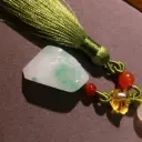 白底青原石把玩